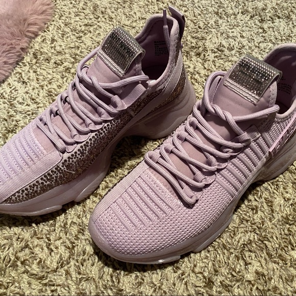 Gorgeous Steve Madden - Picture 2 of 5